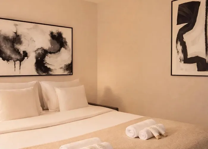 Eiffel Tower - Premium