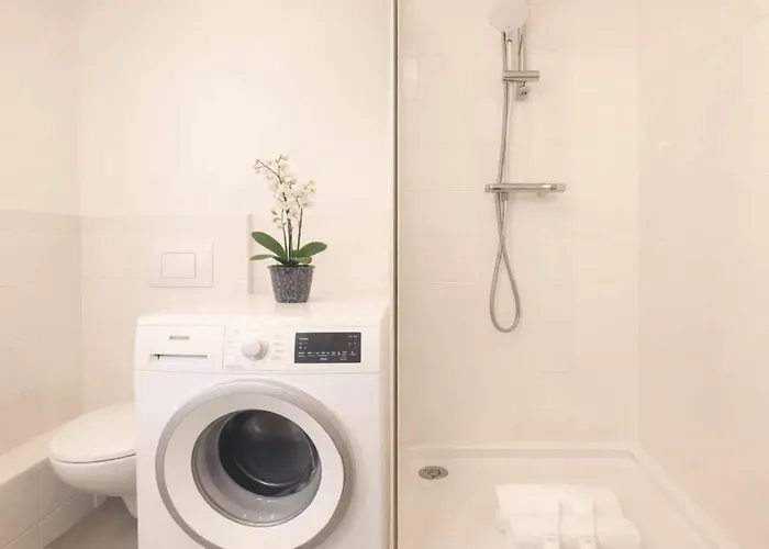 Eiffel Tower - Premium