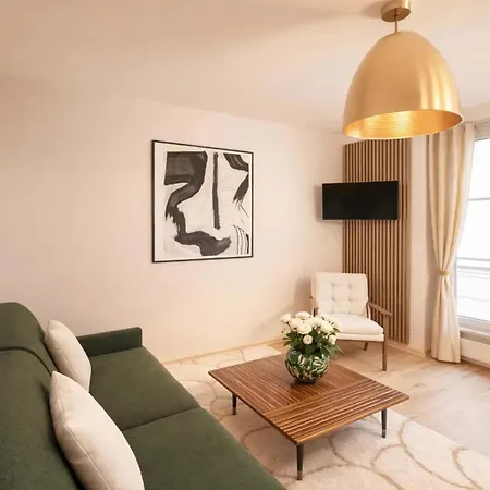 Eiffel Tower - Premium Apartment
