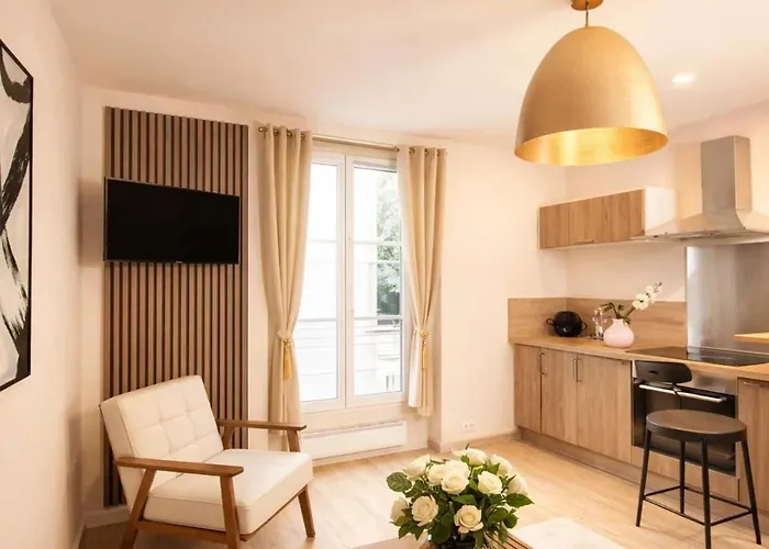 Eiffel Tower - Premium